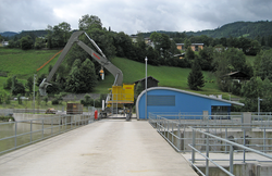Mobile application of hydraulic products from Neuenstadt: a mobile crane for cleaning the basins of the hydro. 