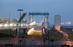 At the ferry terminal in Puttgarden, large cylinders from Neumeister Hydraulik are constantly in motion.