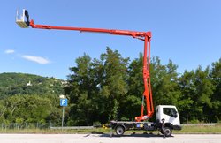 Grâce à leur robuste et fiable qualité les produits hydrauliques du spécialiste de Neuenstadt sont également en opération dans des plateformes élevatrices sur camion. © photo: Ruthmann GmbH & Co. KG
