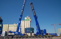 Luffing cylinders from Neumeister’s large cylinder program are in motion even for relatively short work sequences. © Terex Cranes