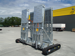 NH products ready for use: For an optimal test sequence, the axle clearance tester can be set up separately from the brake test stand with a crawler track. (c) Gföllner Fahrzeugbau und Containertechnik GmbH